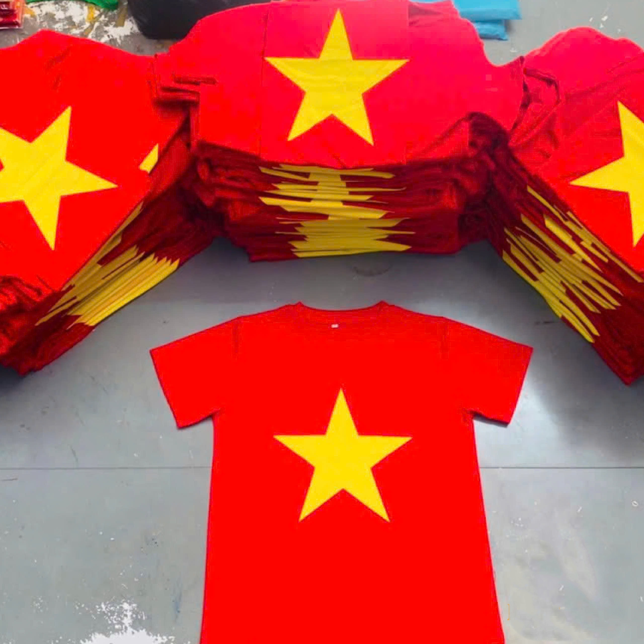 Áo cơ đỏ sao vàng có sẵn